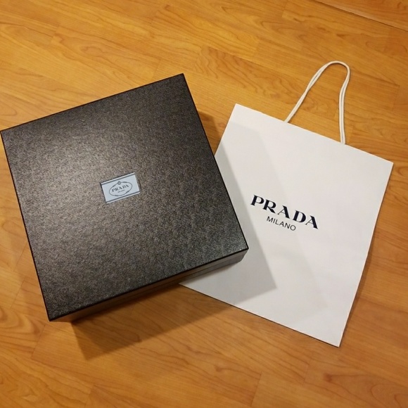 prada box purse